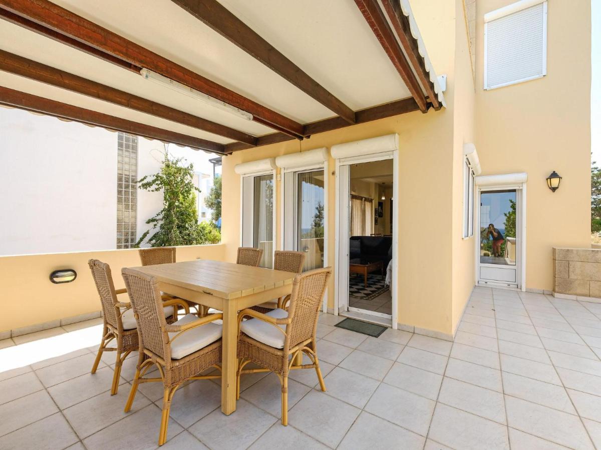 Alluring In With Private Pool Gennadi