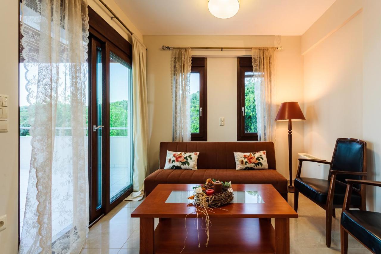 Seaside Getaway - Aelia Villa's Dreamy Paradise Villa *