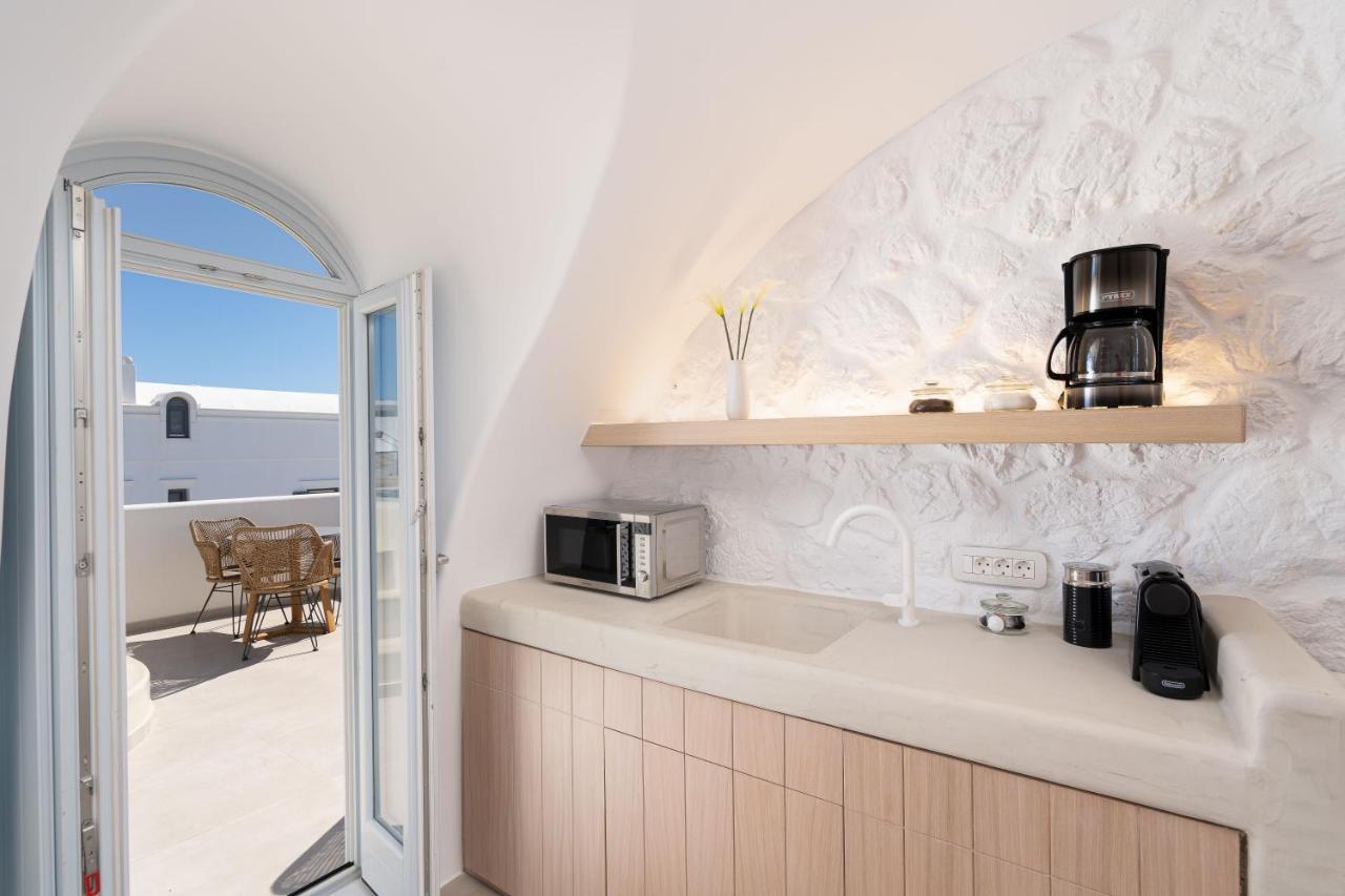Airth Santorini Suites