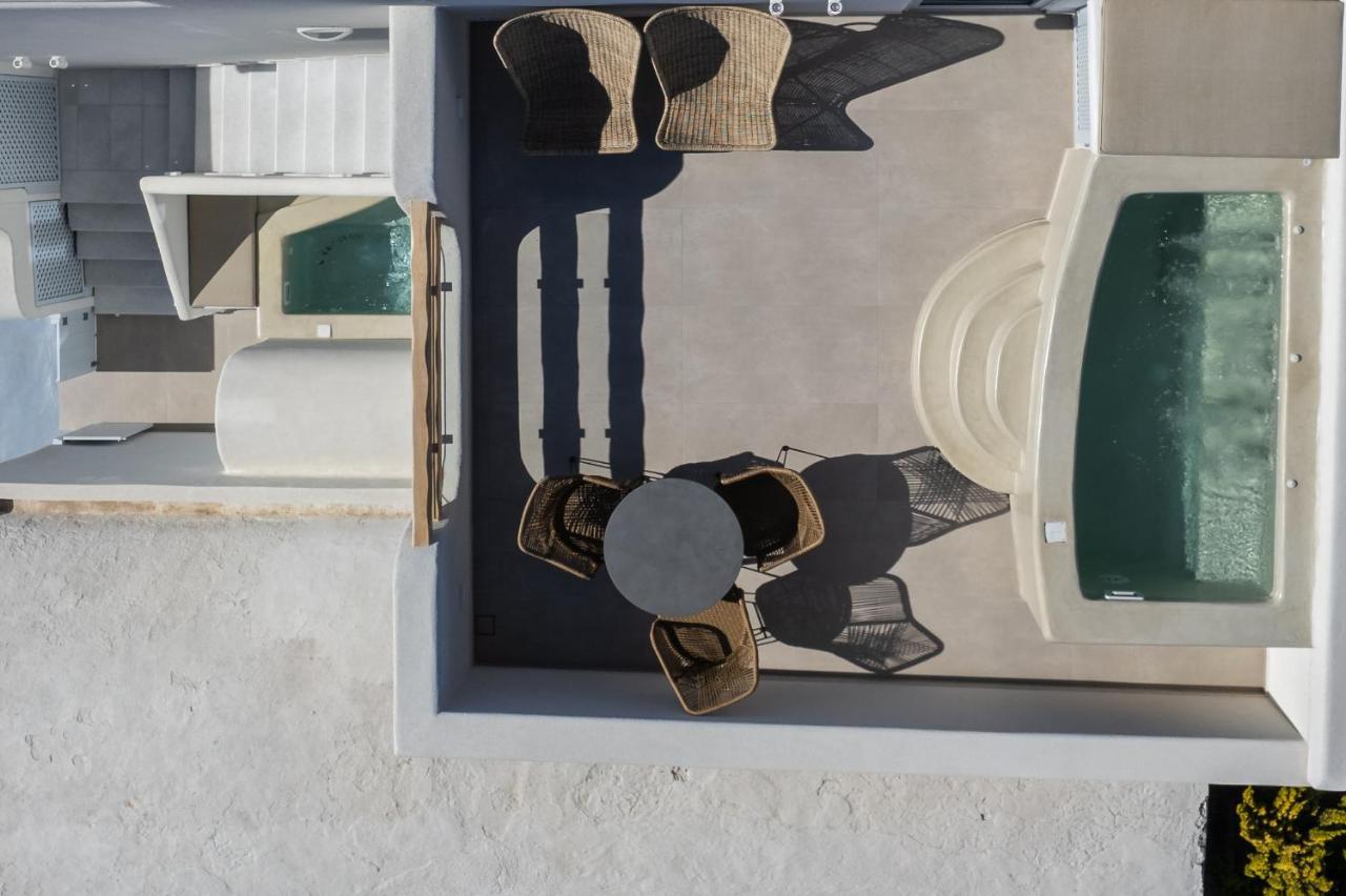Airth Santorini Suites