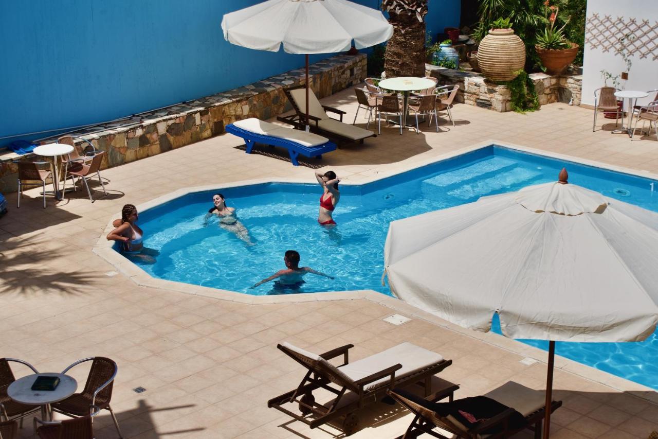 Venardos Hotel