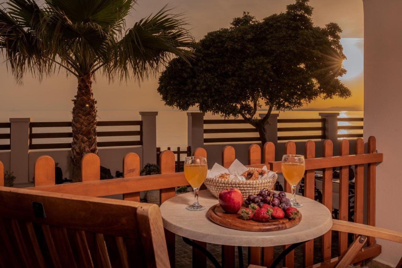 Elizabeth - Seafront Classic Villa! * Argassi