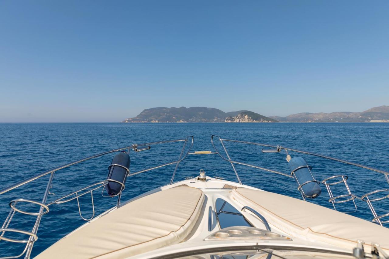 Botel Daily Cruises Private Yachts