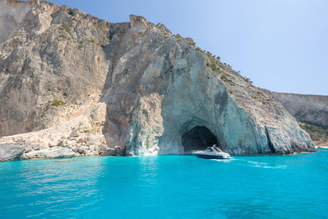 Botel Daily Cruises Private Yachts