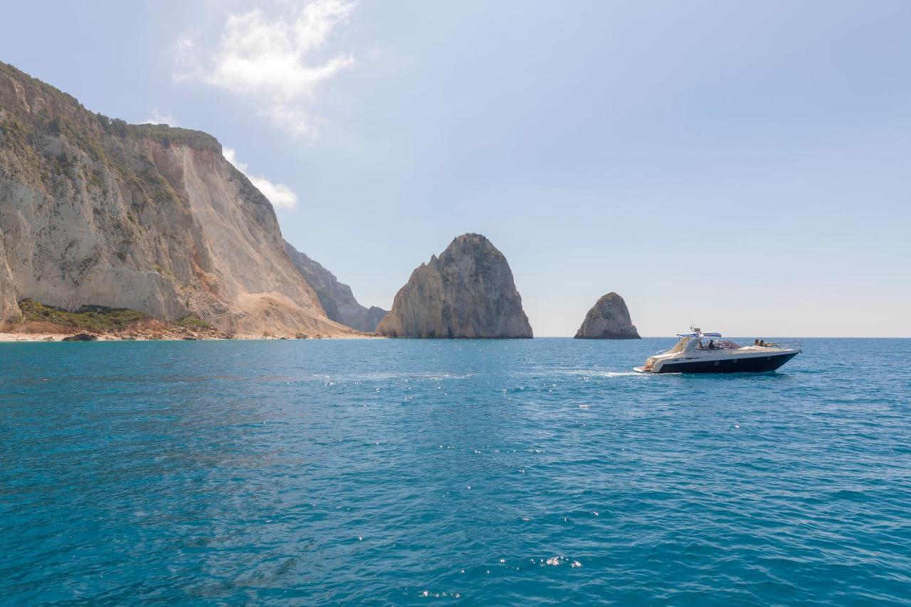 Daily Cruises Private Yachts *