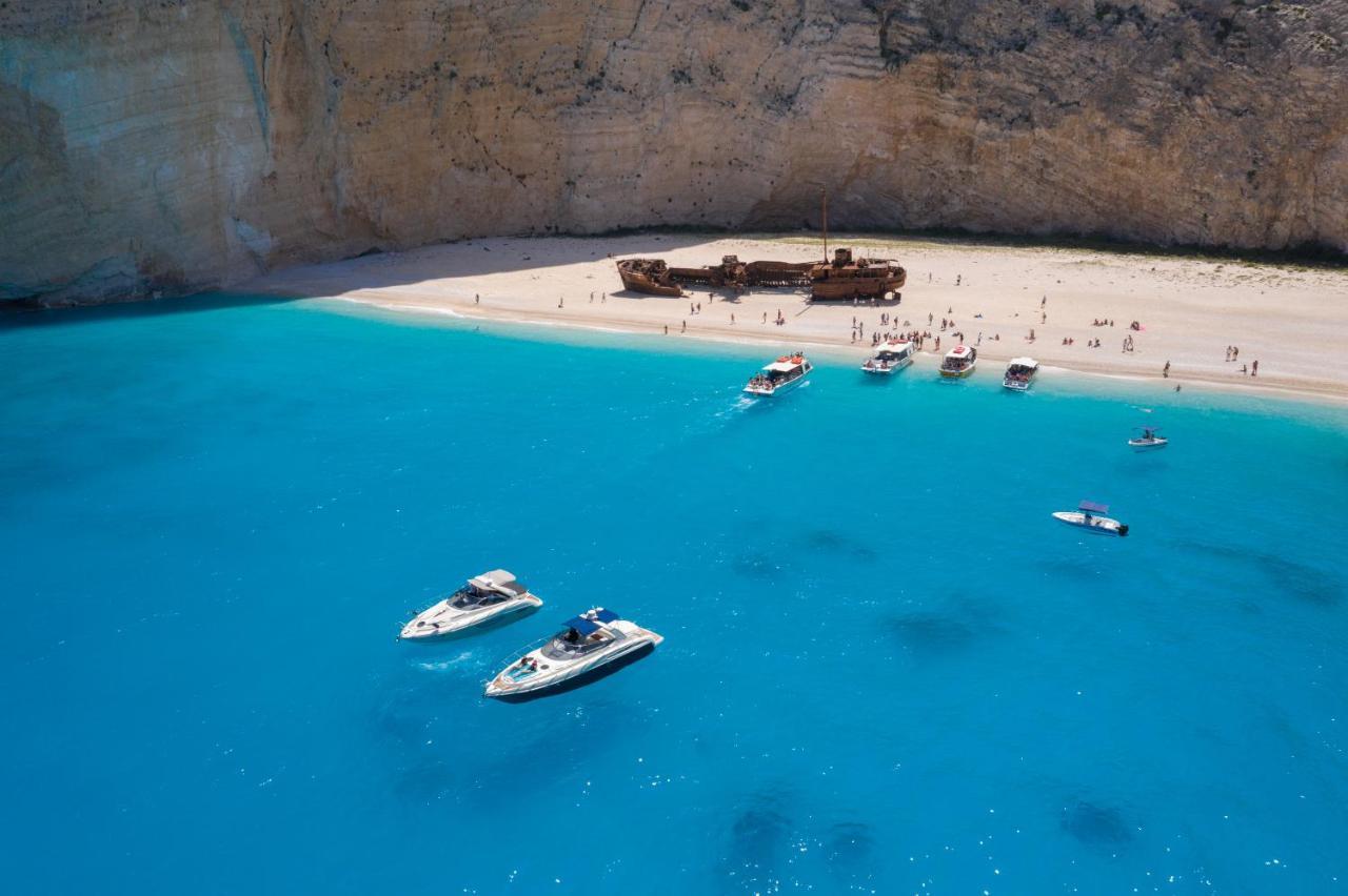 Botel Daily Cruises Private Yachts