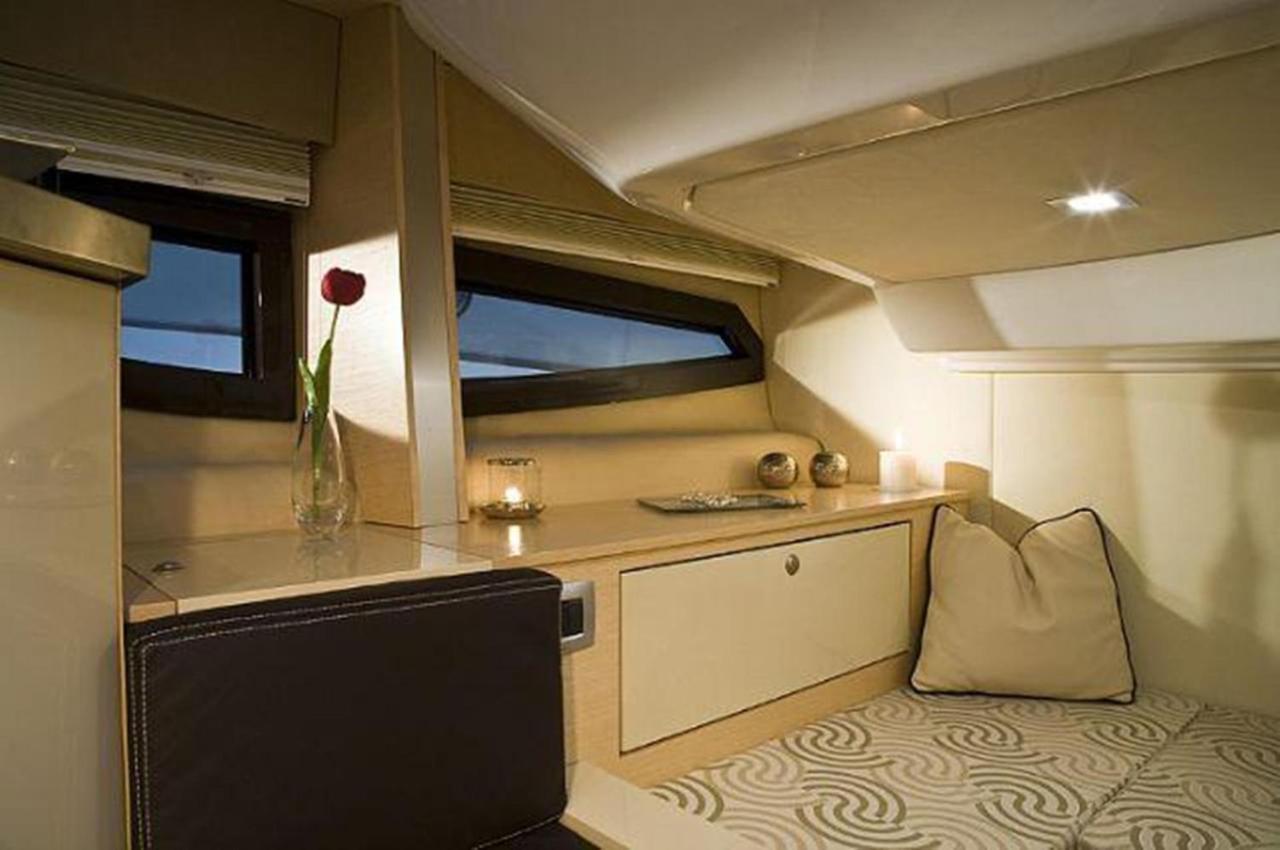 Botel Daily Cruises Private Yachts *