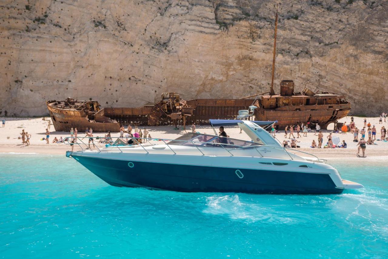 Botel Daily Cruises Private Yachts *