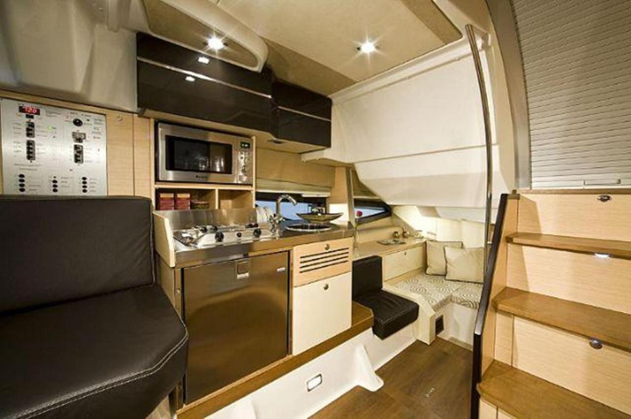 Daily Cruises Private Yachts *