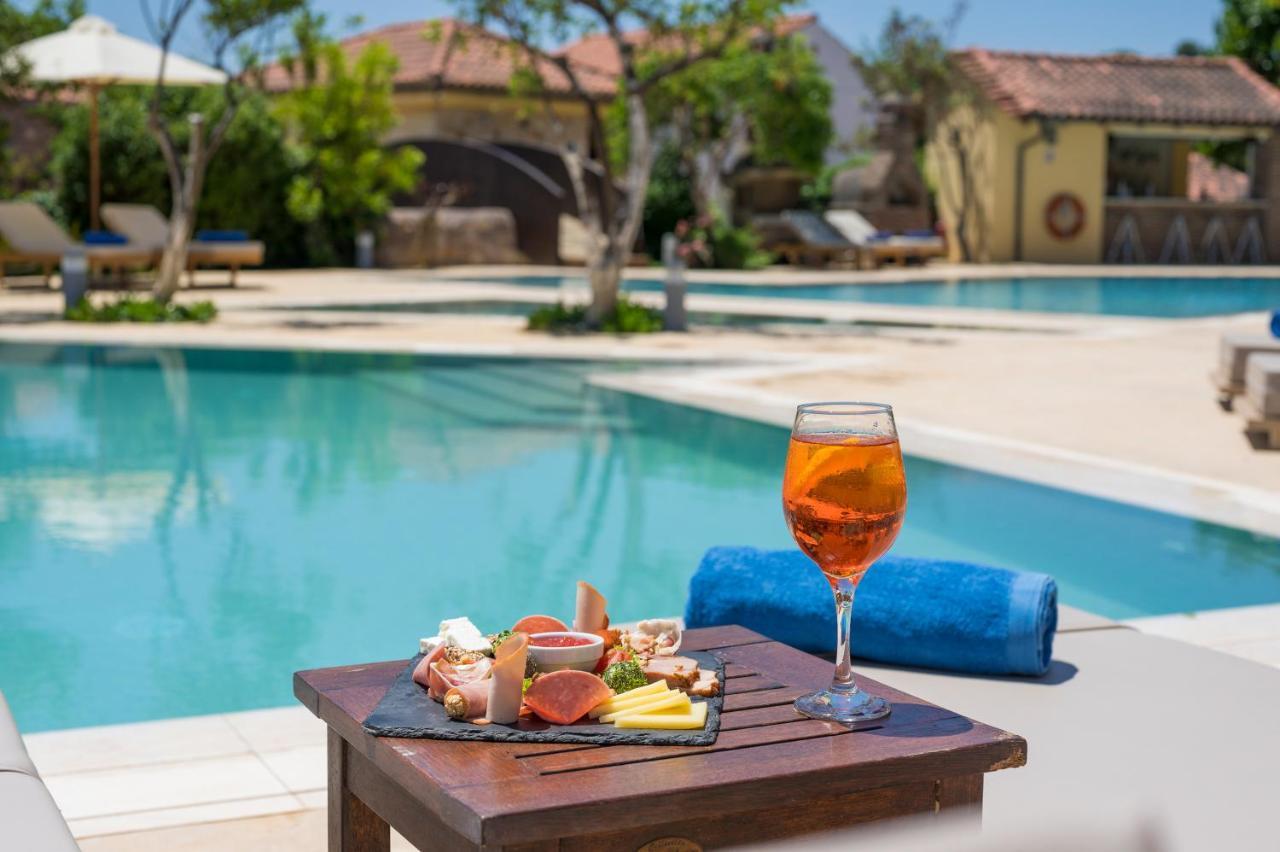 Hotel Village & 4*