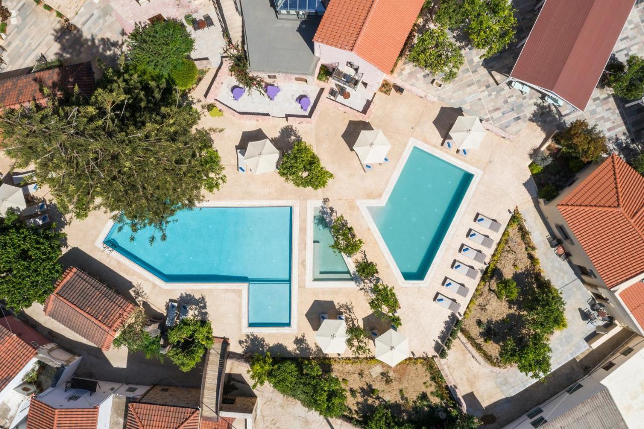 Hotel Village & 4*