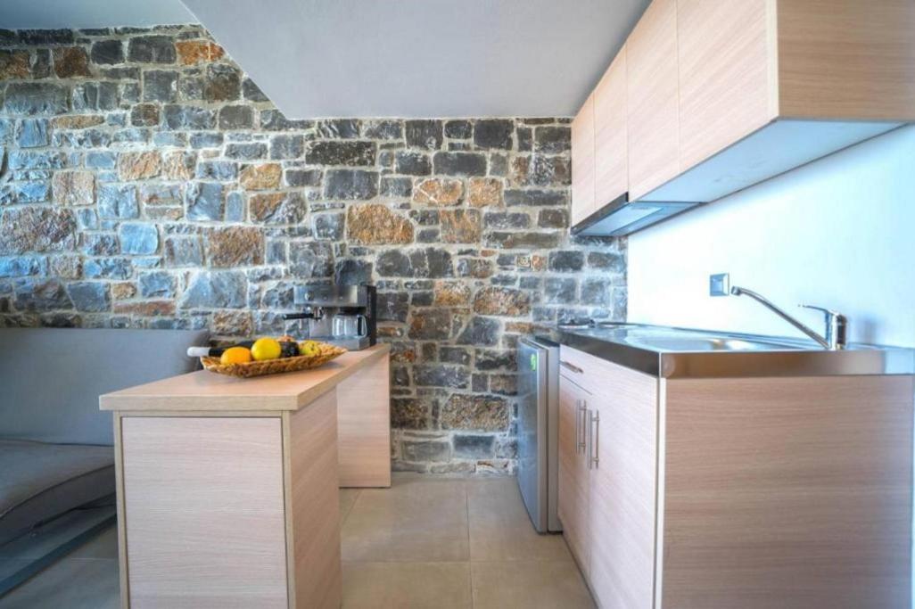 Apartment Terrazeus - Stone House Beachfront 1