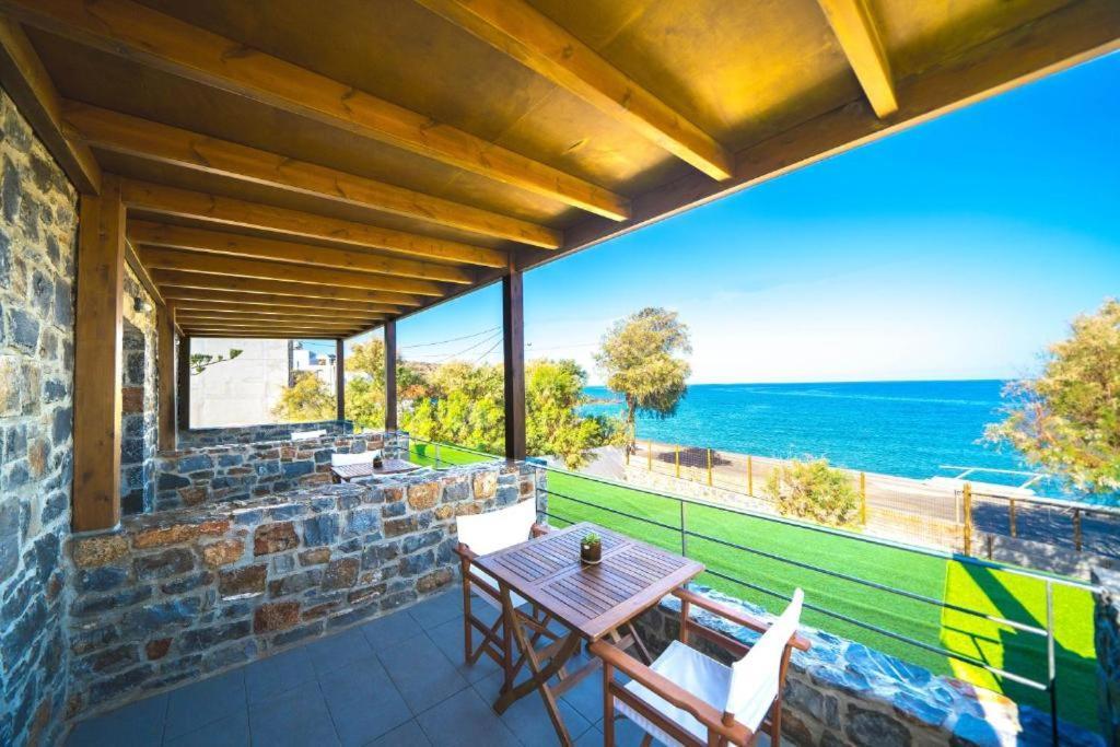 Terrazeus - Stone House Beachfront 1 *