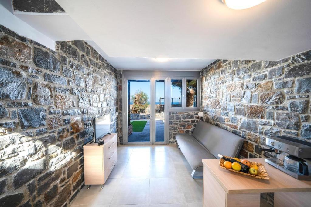 Terrazeus - Stone House Beachfront 1 Milatos