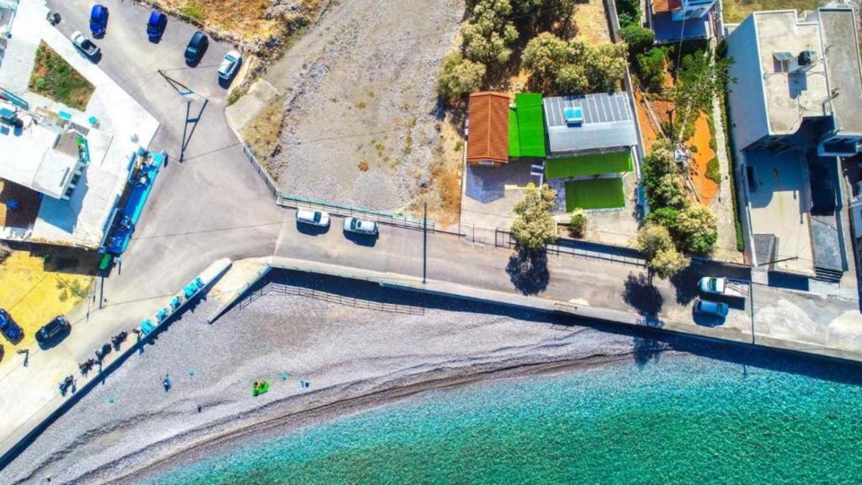 Terrazeus - Stone House Beachfront 1 *