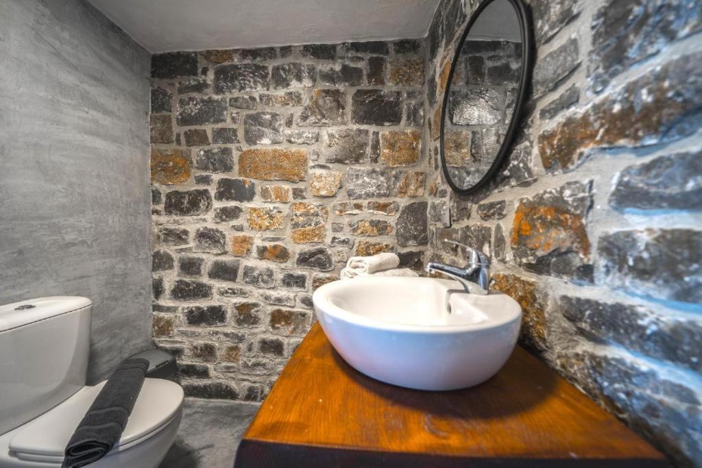 Terrazeus - Stone House Beachfront 1