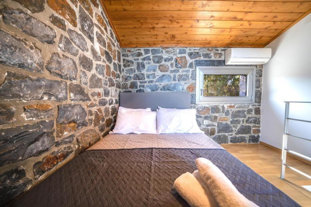 Terrazeus - Stone House Beachfront 1 * Milatos