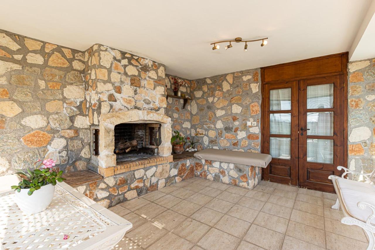 Elia Woodstone Villa *