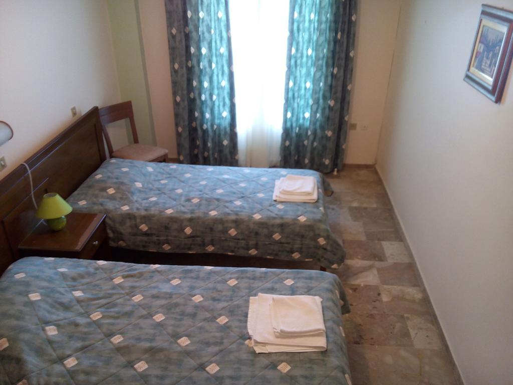 Hotel Akrogiali *