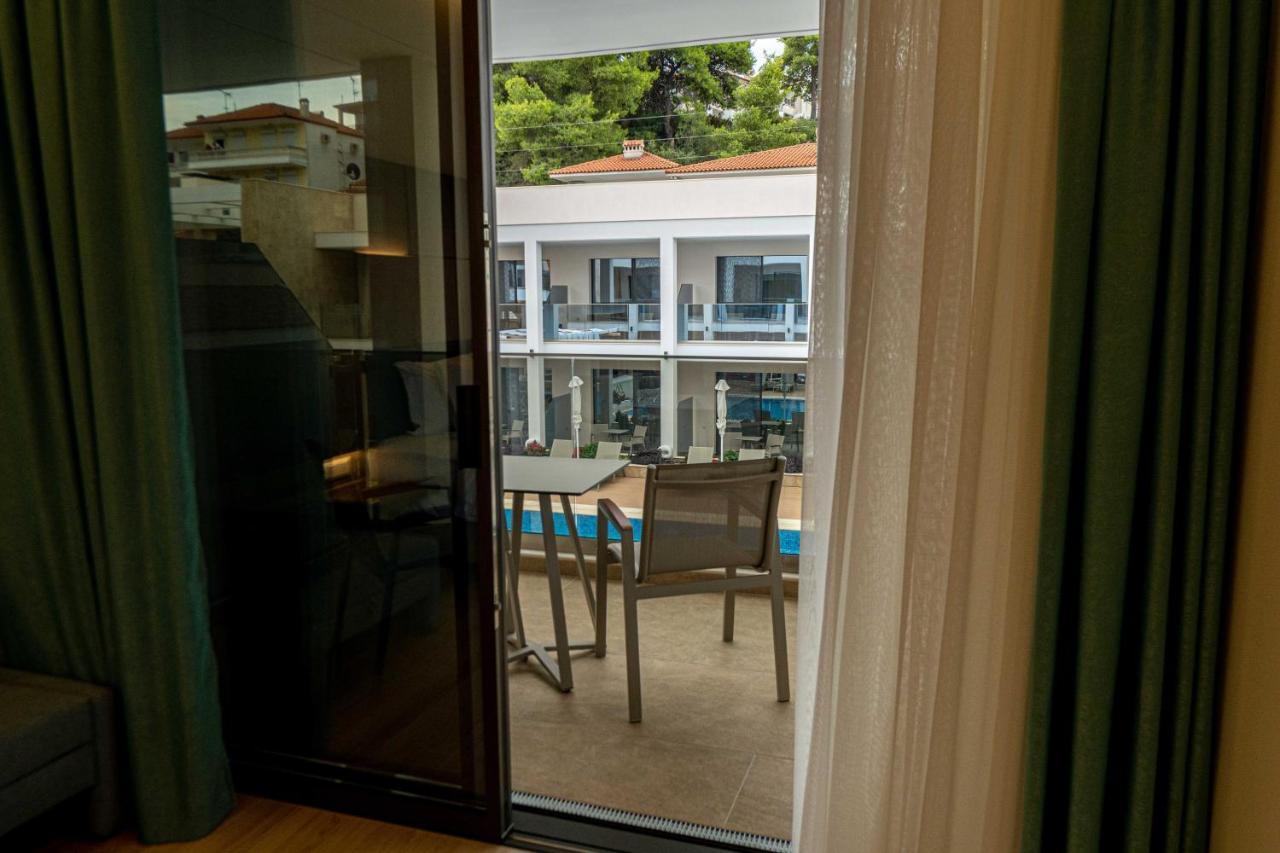 Mirror Hotel