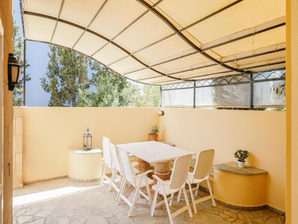 Holiday home Alluring In With Private Pool Gennadi