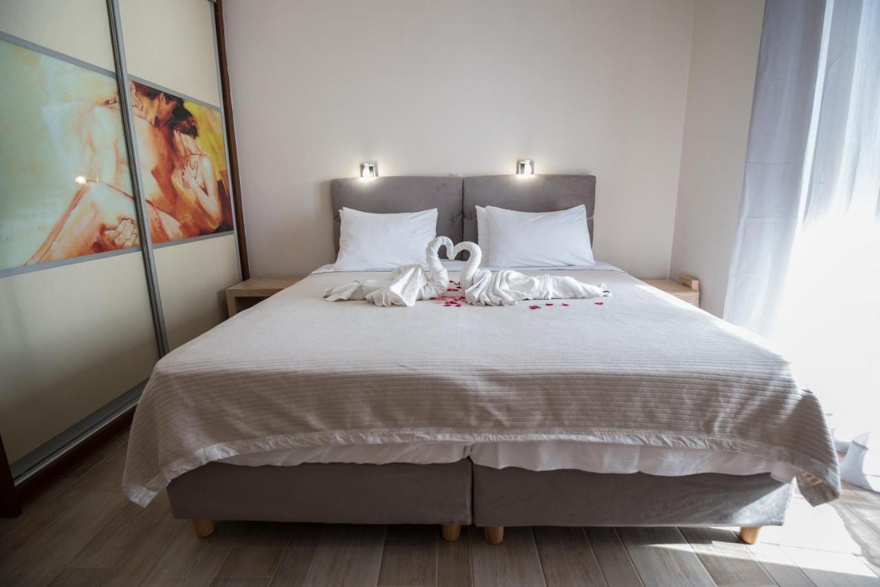 Secluded, Sunset, Beaches, Walk To Village-melina Villa *