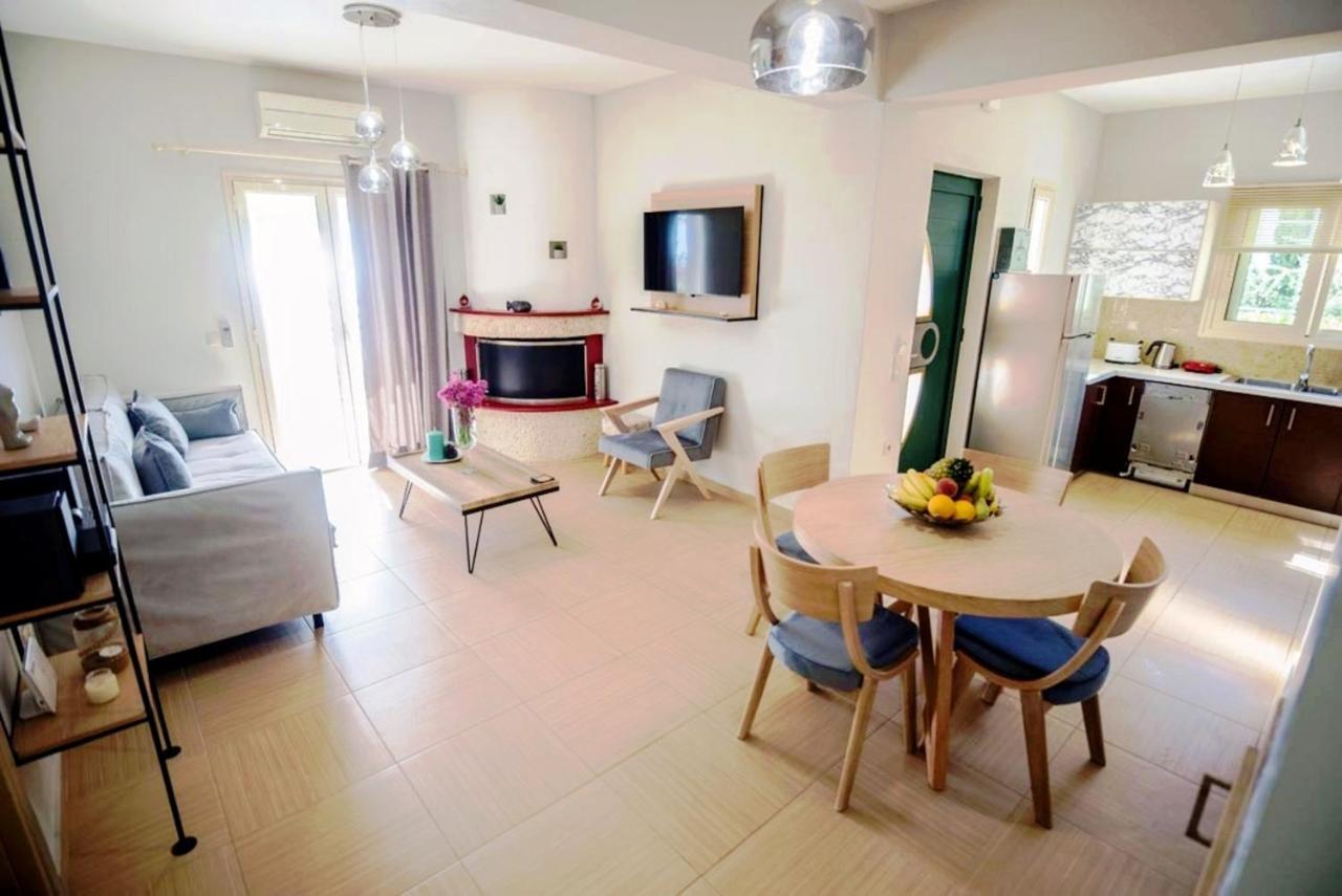 Villa Secluded, Sunset, Beaches, Walk To Village-melina *