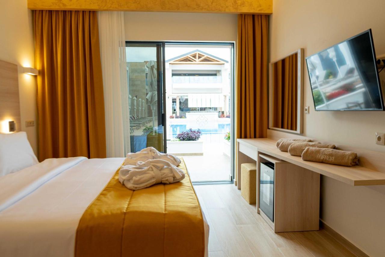 Mirror Hotel Polychrono