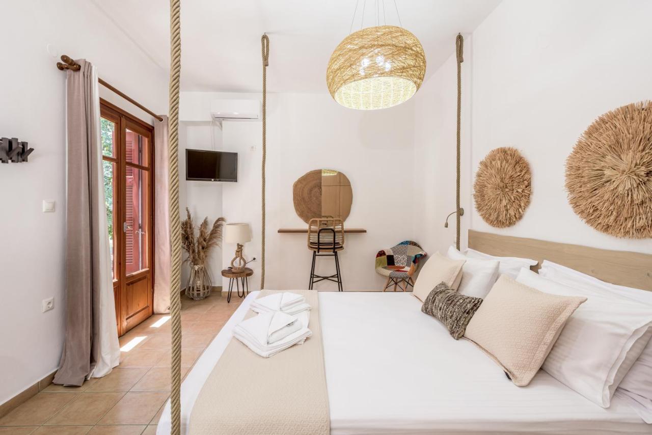 Mantelena & Family Apartment *