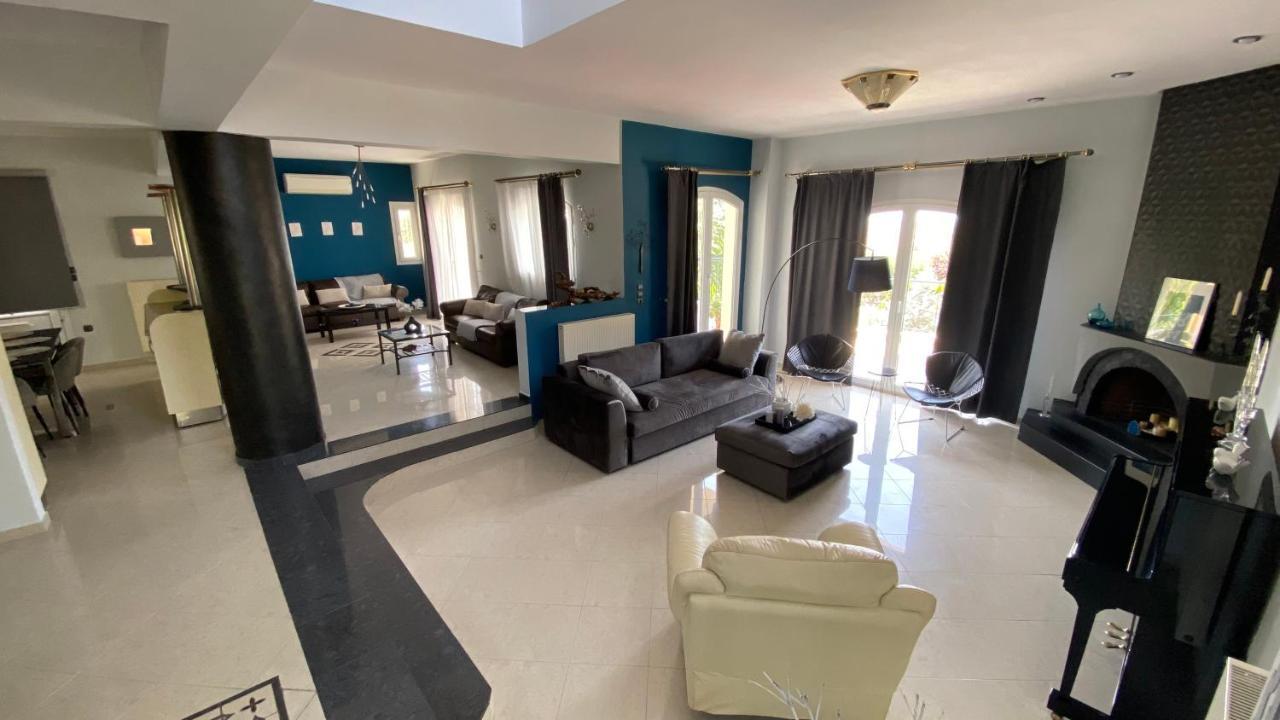 E L Urban Villa. Villa