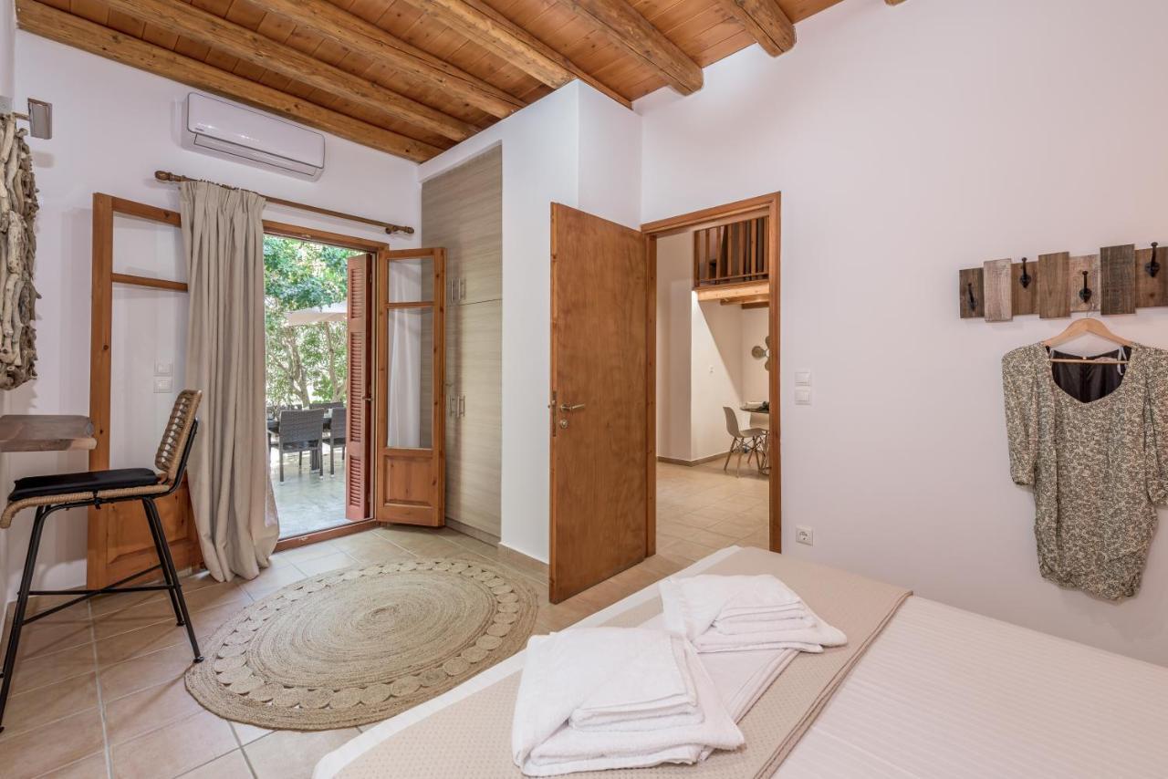 Mantelena & Family Apartment