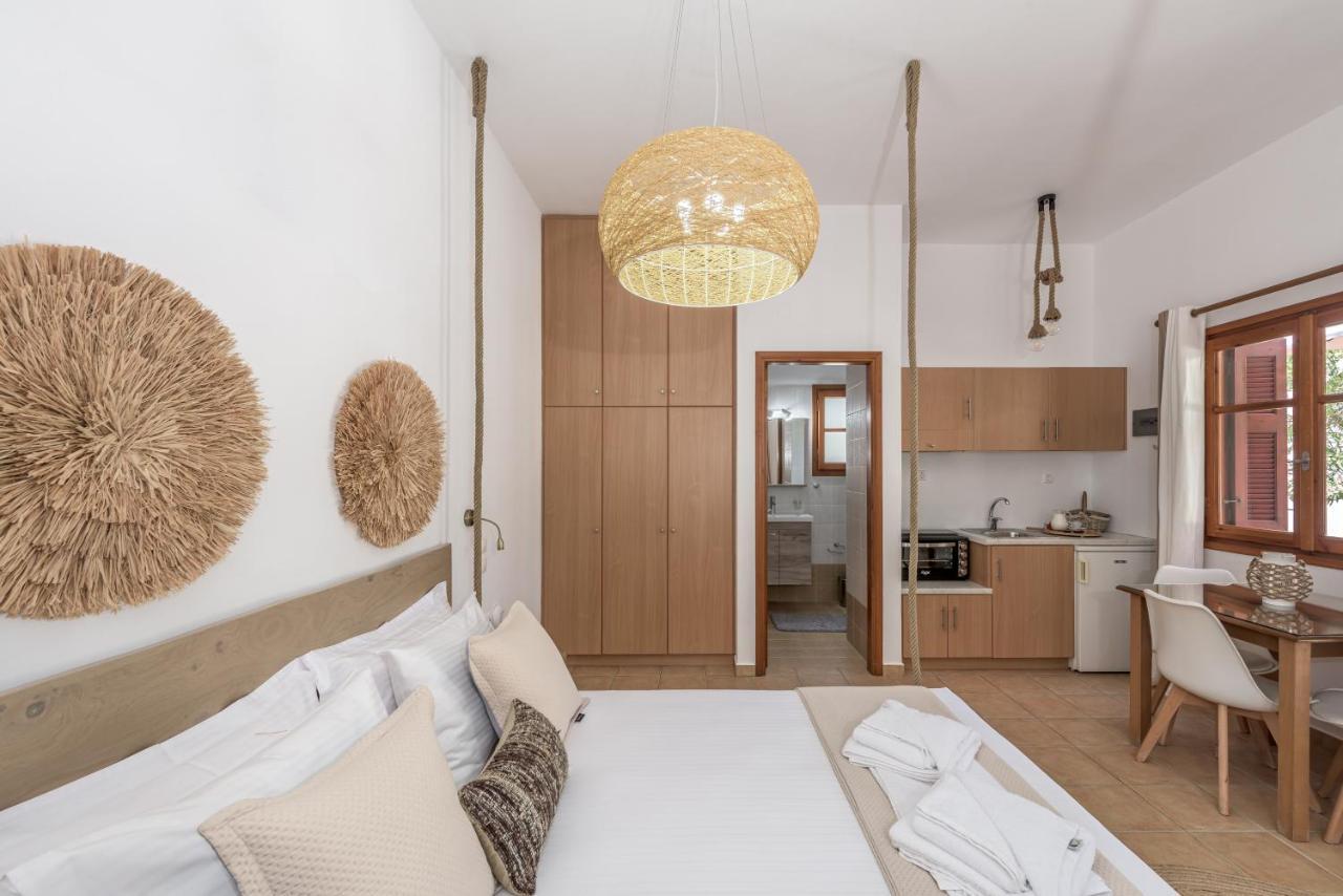 Mantelena & Family Apartment