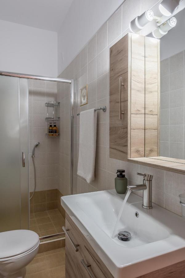 Mantelena & Family Apartment