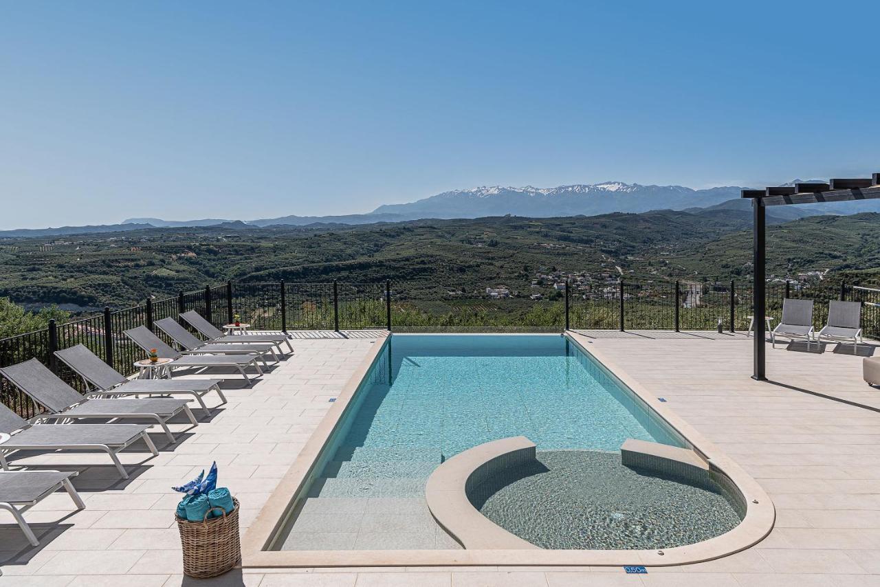 - Asteri Polemarchi Villa Tavronitis (Crete)