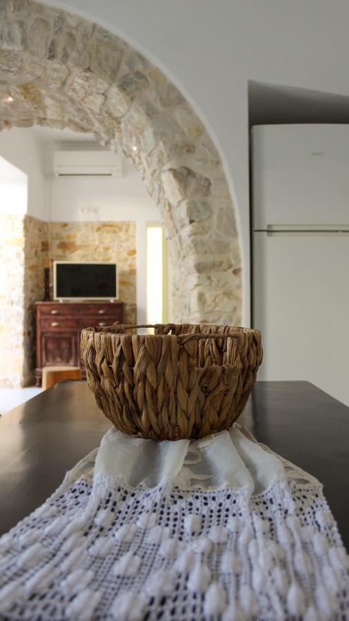 Laina Traditional * Aperathos