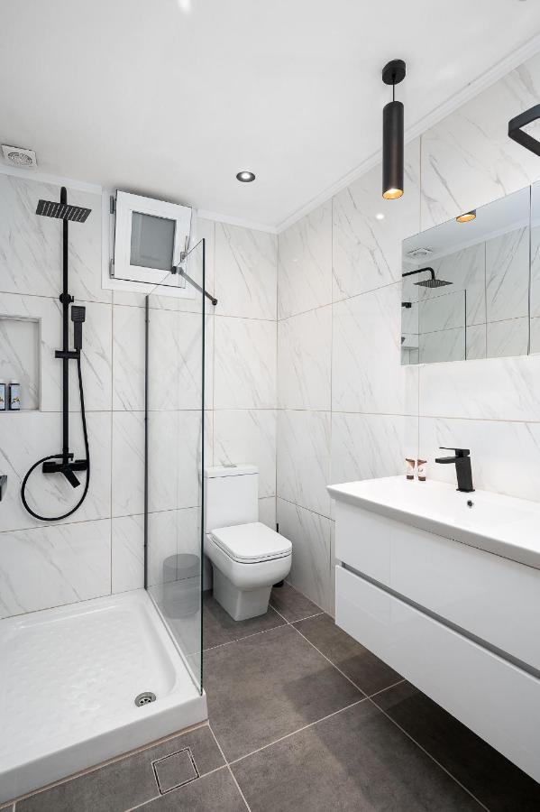 Gifel And Luxurious Apartment