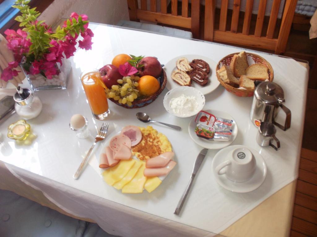 Rea Hotel 2*
