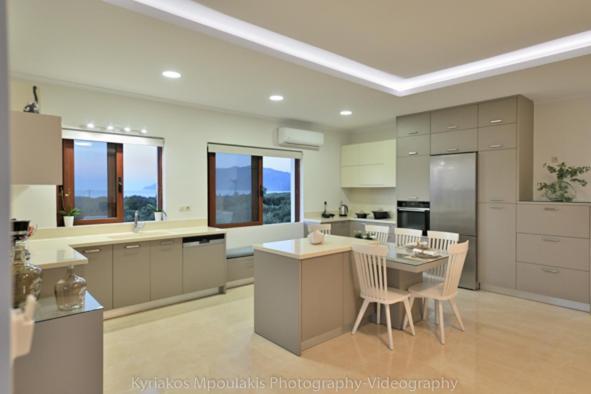 Ianthe Apartment