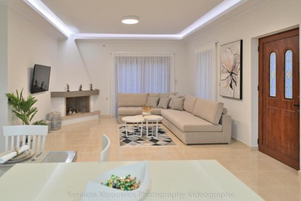 Ianthe Apartment