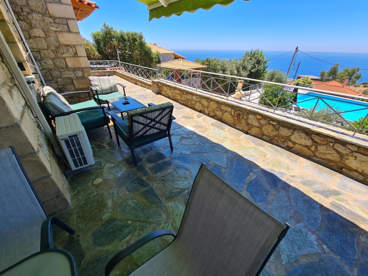 Villa Leopolis Villas *