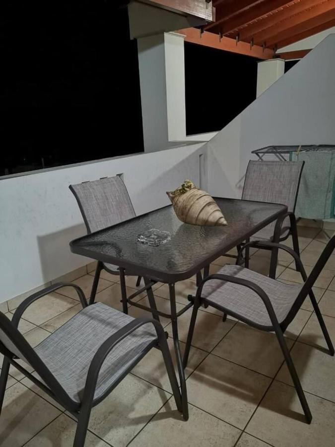 Poets Apertment In Armeos Apartment *