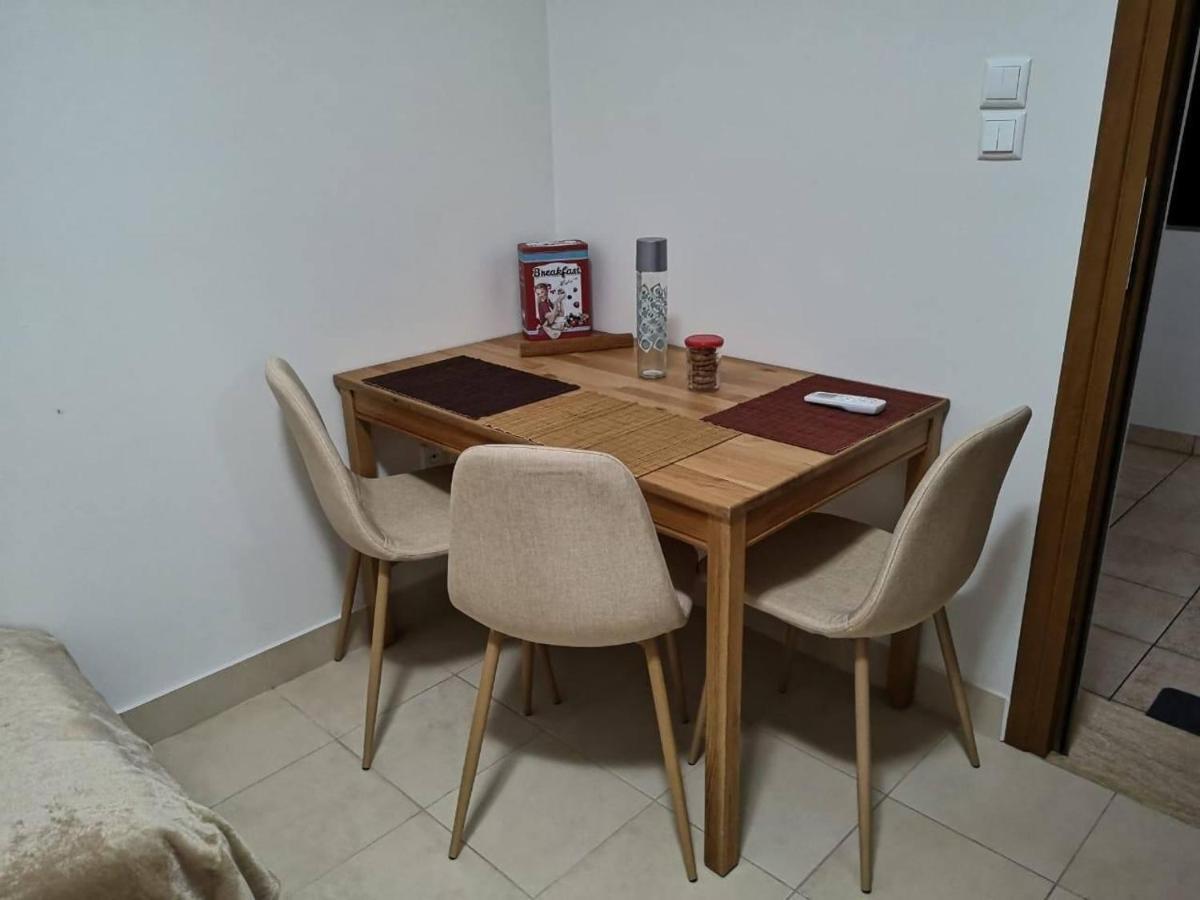 Apartment Poets Apertment In Armeos *