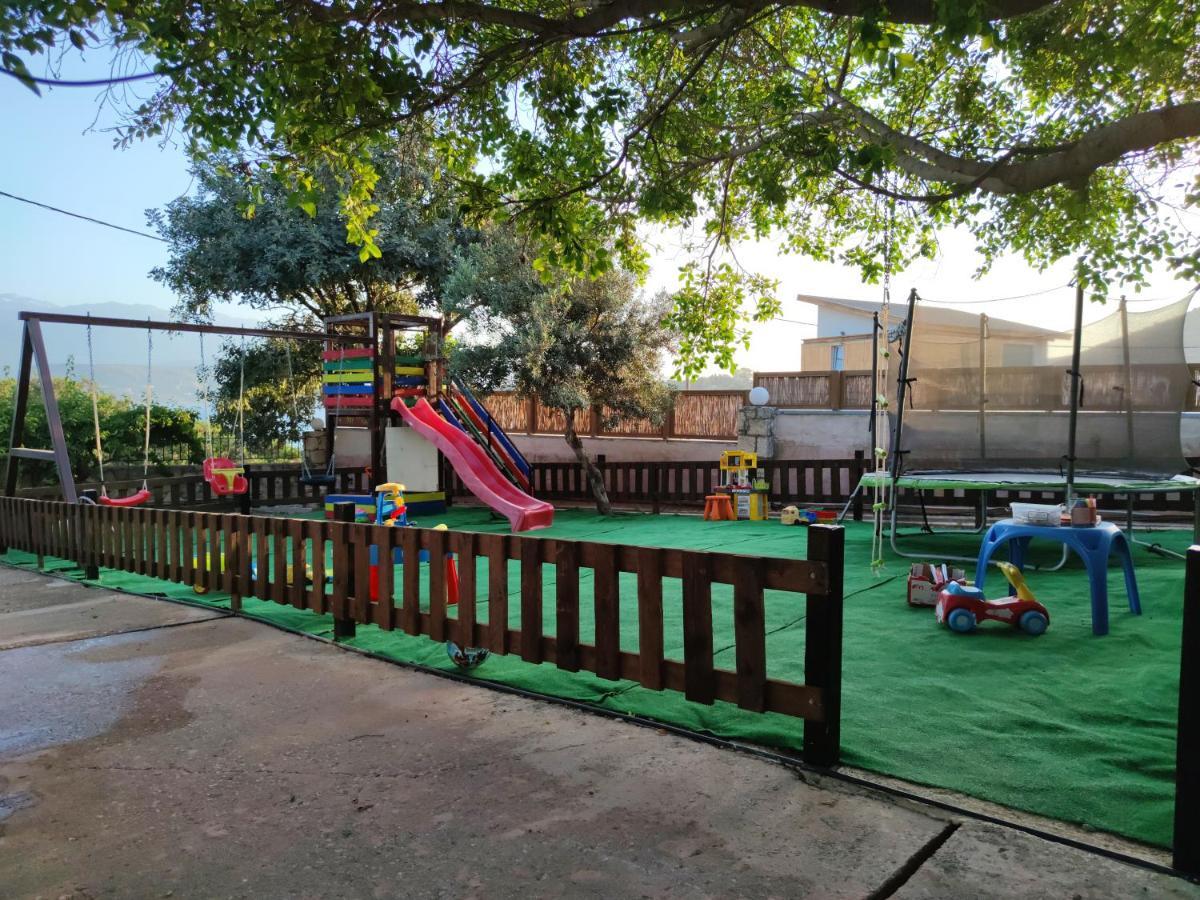 Villa Seaside, Relaxing Family House With Playground! Lavrys 3