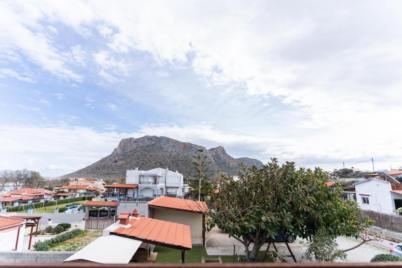 Holiday home παραθαλάσσια με μπάρμπεκιου και τζακούζι