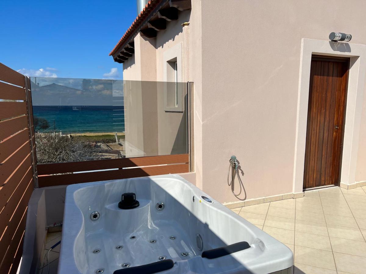 Holiday home παραθαλάσσια με μπάρμπεκιου και τζακούζι *