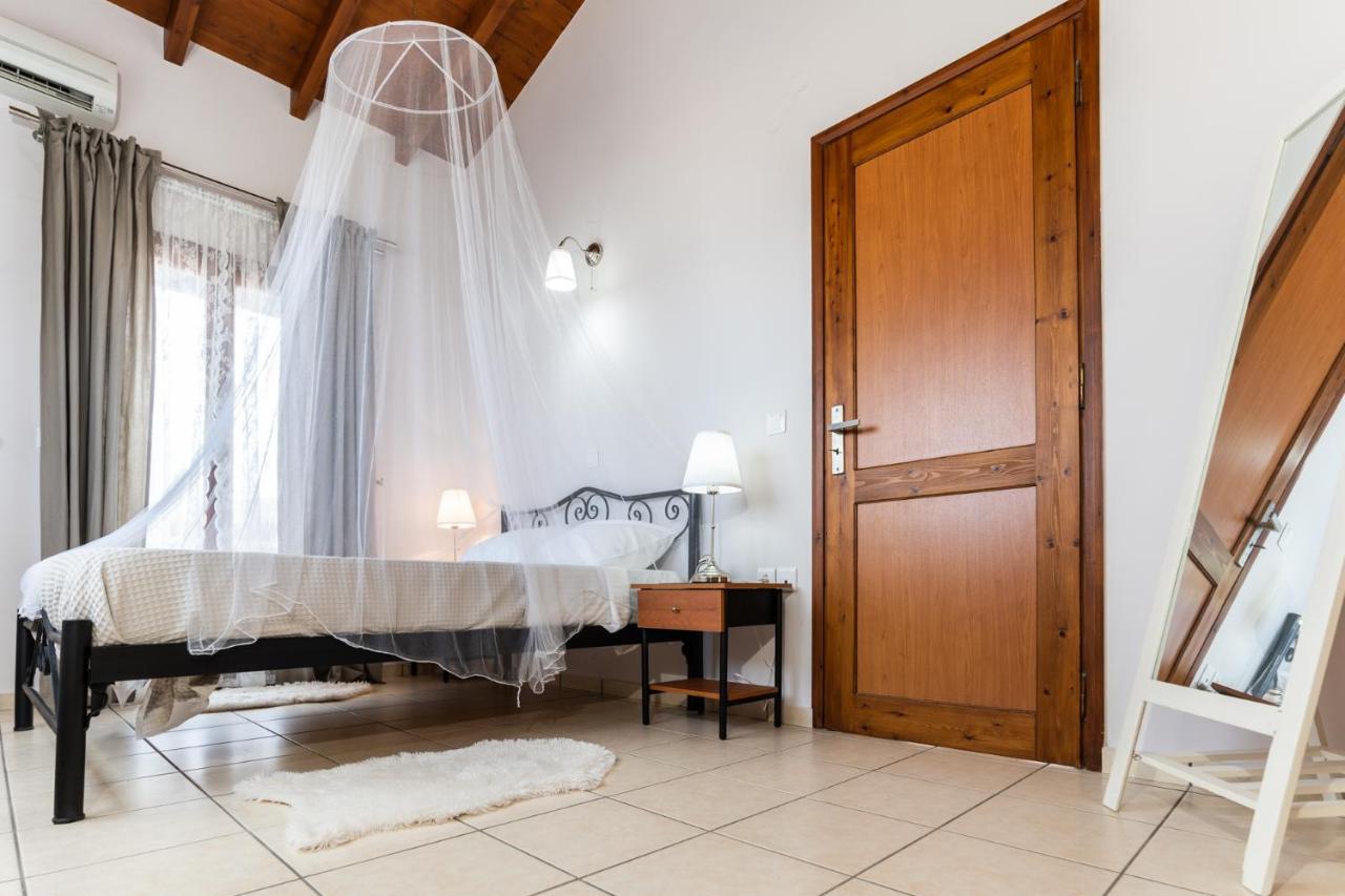 παραθαλάσσια με μπάρμπεκιου και τζακούζι Holiday home *