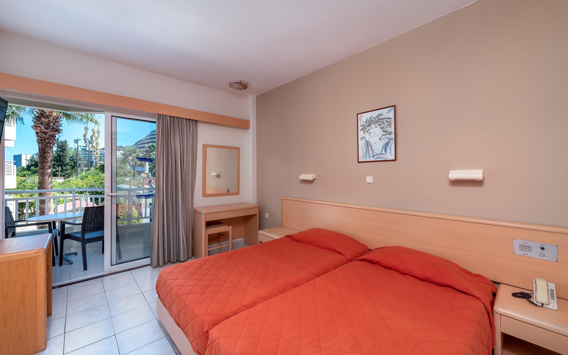 Aparthotel Poseidonia 4*