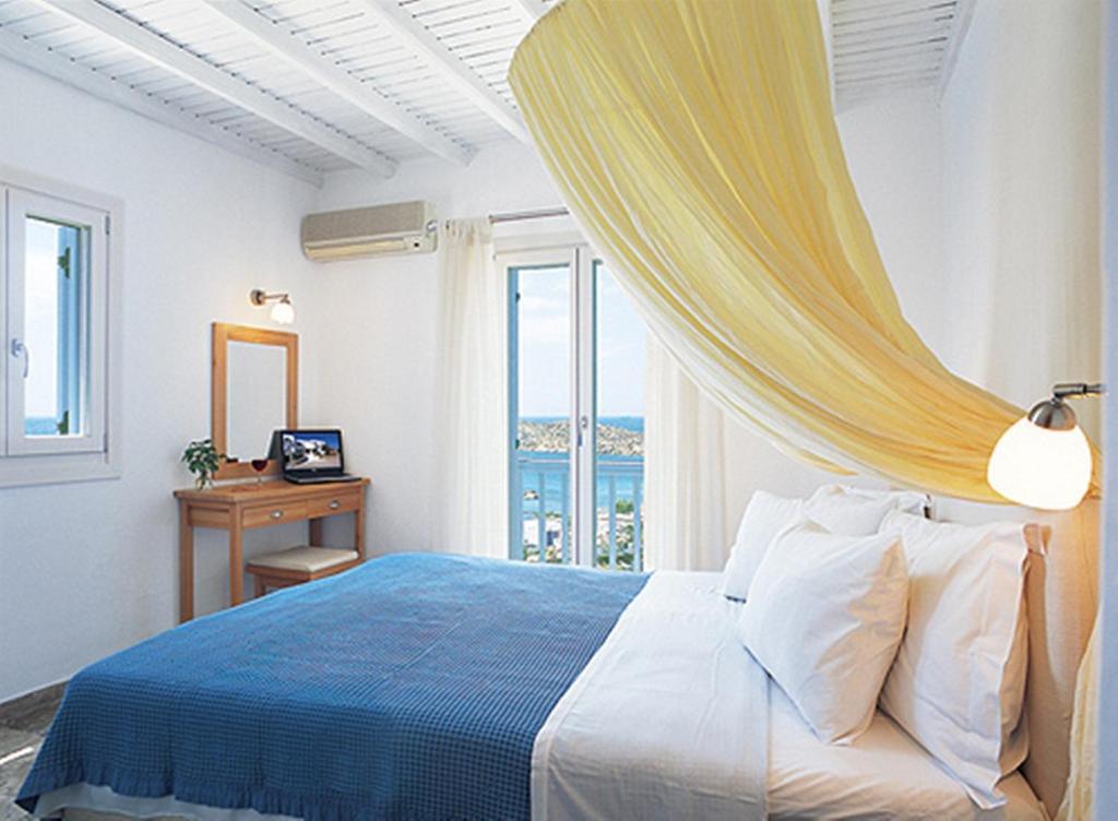 Zephyros Aparthotel 3*