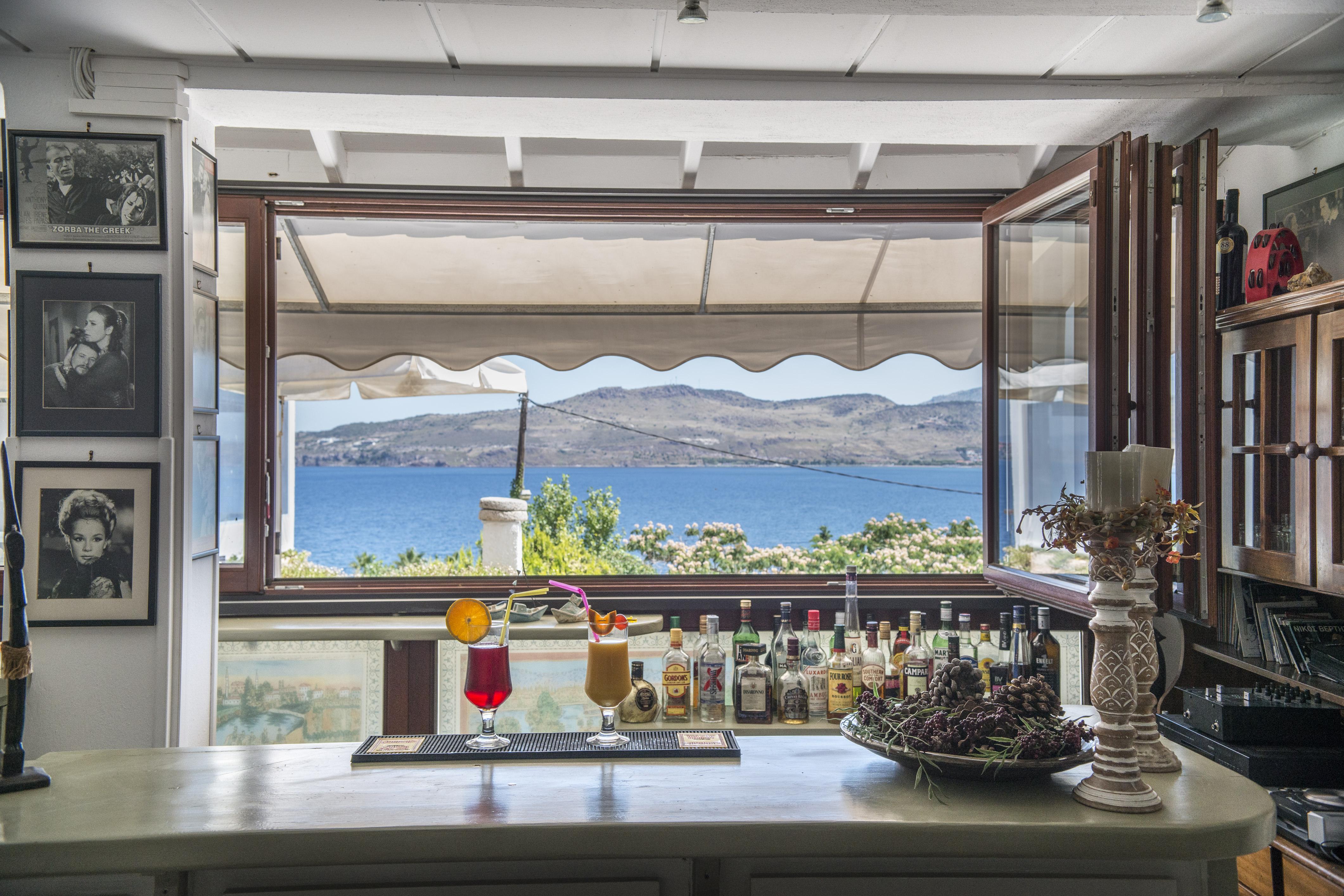 Clara 3* Petra (Lesbos)