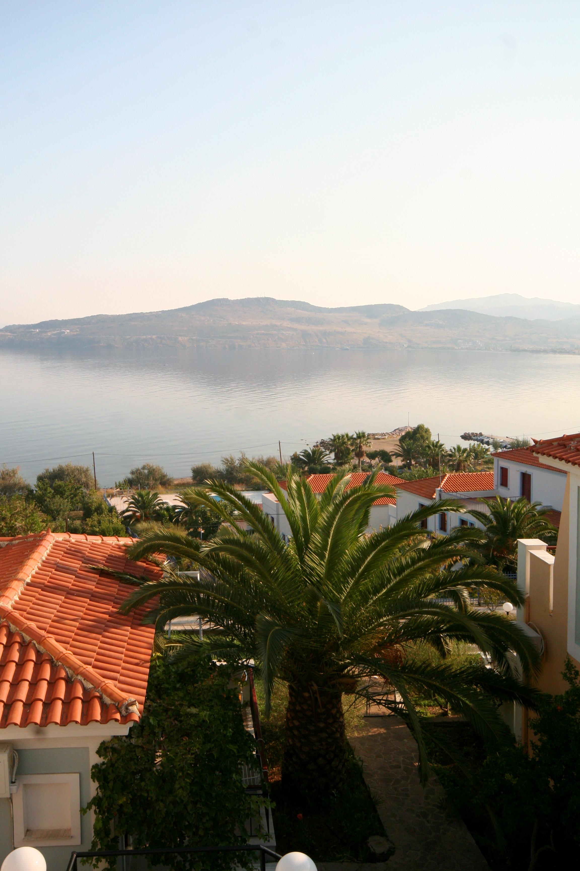 Clara 3* Petra (Lesbos)